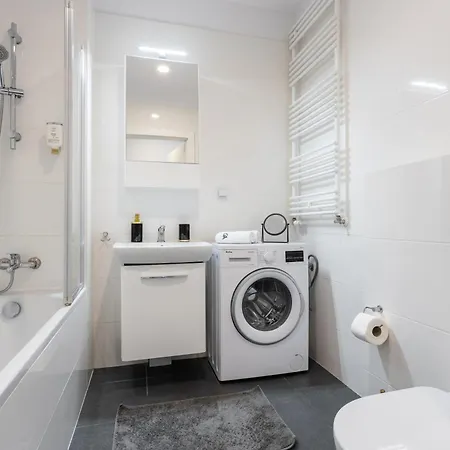 Urban Chic - Pereca - Rondo Onz - Luxury Warsaw Stays - 14 People Exterior photo